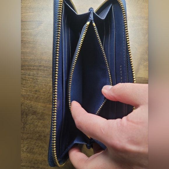 Tory Burch Floral Pig Wallet - Picture 4 of 4